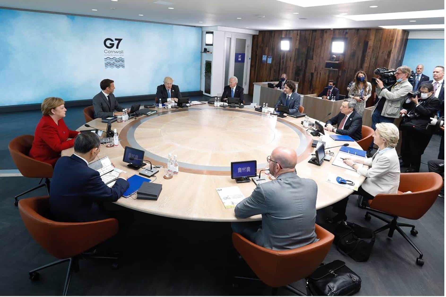 High-level politicians sat around an overly polished circular table at the G7 Summit.