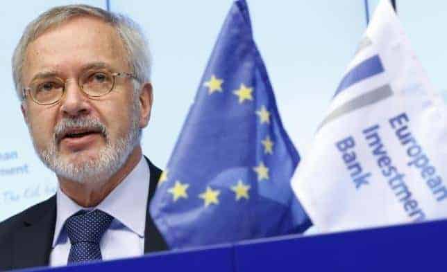 European Investment Bank (EIB) President Werner Hoyer presents the bank's annual results during a news conference in Brussels February 19, 2014. REUTERS/Francois Lenoir